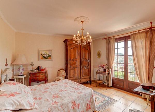 Maison à vendre    5 pièces • 231 m2 Vallauris