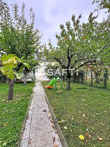 Spacieuse maison familiale avec jardin sans vis-à-vis, sur 446 m² de terrain, idéale famille & profession libérale