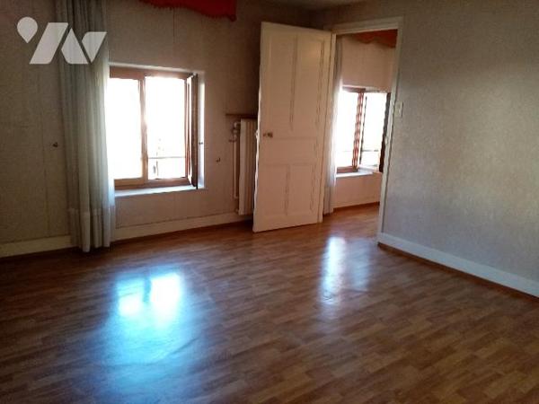 Secteur calme et ensoleillé, petite maison de 59,29 m² avec terrain attenant de 139 m²
très propre