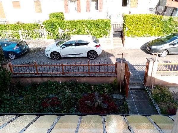 Secteur calme et ensoleillé, petite maison de 59,29 m² avec terrain attenant de 139 m²
très propre