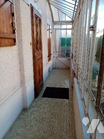 Secteur calme et ensoleillé, petite maison de 59,29 m² avec terrain attenant de 139 m²
très propre