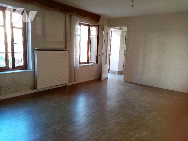 Secteur calme et ensoleillé, petite maison de 59,29 m² avec terrain attenant de 139 m²
très propre