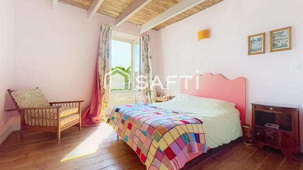 Maison en pierre 6 pièces 135 m² en bord de mer