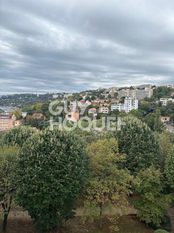LYON 5 - SAINT JUST - PARC PISCINE TENNIS VUE DEGAGEE