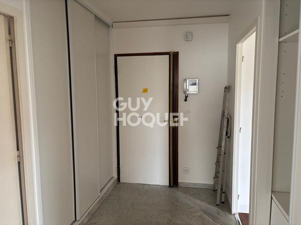 LYON 5 - SAINT JUST - PARC PISCINE TENNIS VUE DEGAGEE