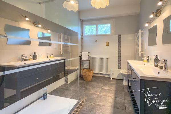 Demeure de charme 600m², 8 chambres sur 3 hectares