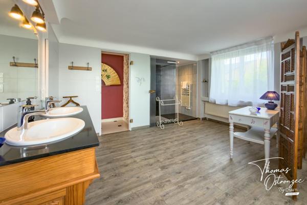 Demeure de charme 600m², 8 chambres sur 3 hectares