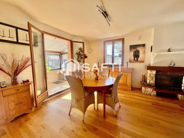 Maison lumineuse avec véranda, piscine et garage