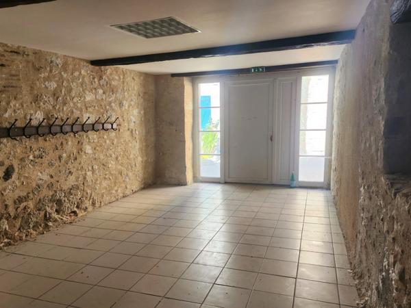 Bel Immeuble en pierre à vendre - 10 pièces - à Monflanquin (47150) - Lot-et-Garonne