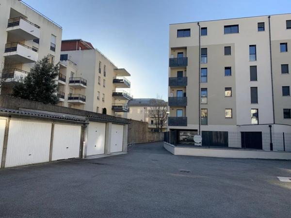 Parking / Box à louer à Valence (26000)