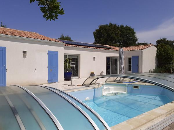 Entre nature préservée et océan - Élégante maison familiale avec piscine dans un cadre d'exception