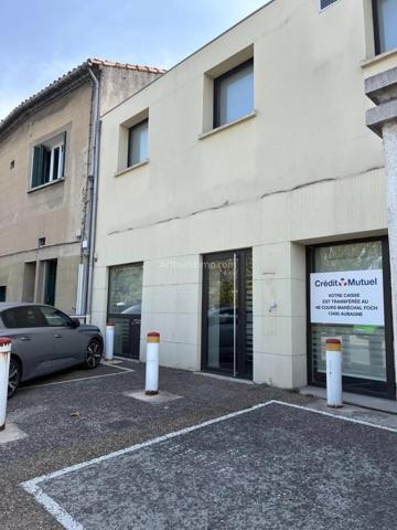 Location                                                      Local commercial
                        
                     6 pièces                      154 m2                     à La Penne-sur-Huveaune