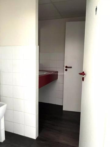 Location                                                      Local commercial
                        
                     6 pièces                      154 m2                     à La Penne-sur-Huveaune