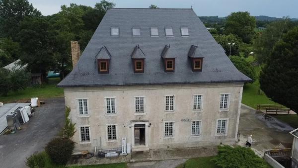 Vaste domaine avec Château et maison de maître