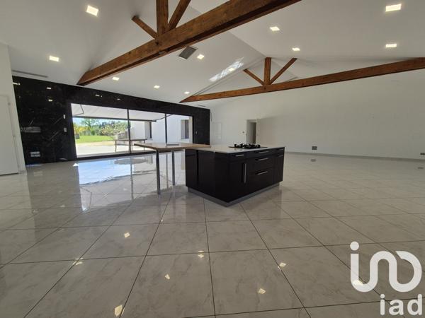 Maison 7 pièces de 338 m² à Saint-Marcel-lès-Valence (26320)