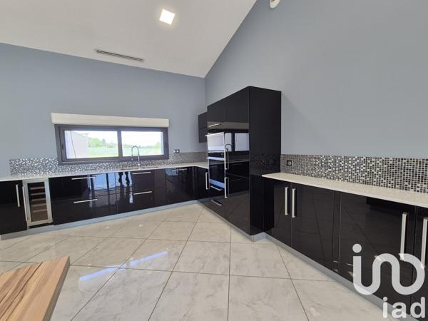 Maison 7 pièces de 338 m² à Saint-Marcel-lès-Valence (26320)