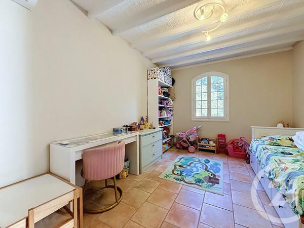 Maison à vendre  5 pièces - 231 m 2   MORIERES LES AVIGNON  - 84