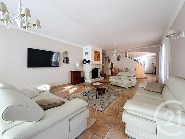 Maison à vendre  5 pièces - 231 m 2   MORIERES LES AVIGNON  - 84