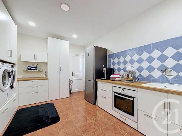 Maison à vendre  5 pièces - 231 m 2   MORIERES LES AVIGNON  - 84