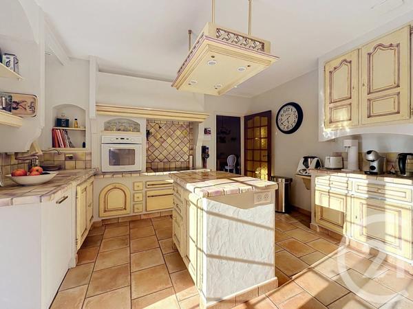 Maison à vendre  5 pièces - 231 m 2   MORIERES LES AVIGNON  - 84