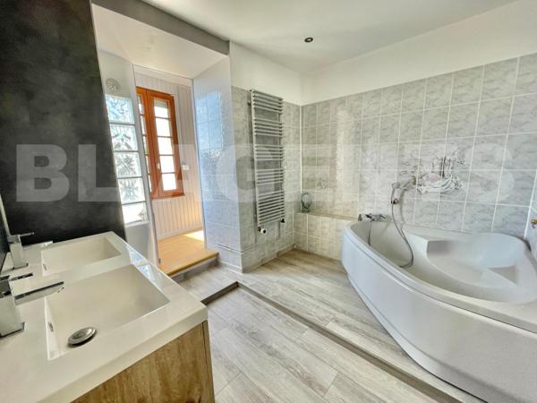 Maison de ville de 4/5 chambres en centre ville 