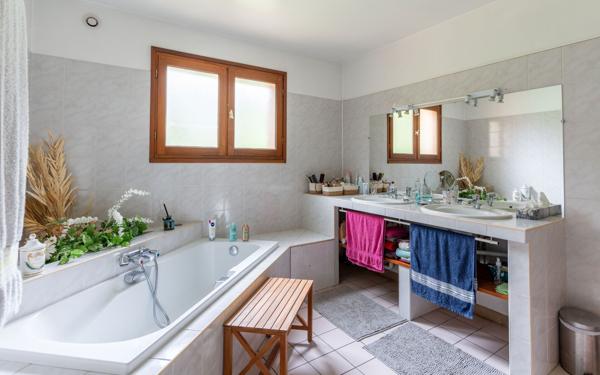 Maison à vendre    7 pièces •  Parentis-en-Born