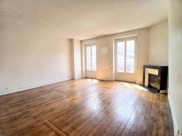 Vente                                                      Appartement
                        
                     2 pièces                      53 m2                     à Villeneuve-Saint-Georges