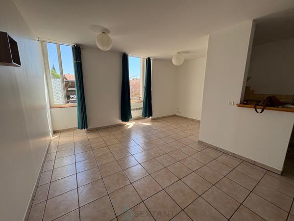 Immeuble de rapport MUSSIDAN: Local Pro + Appartement T3 indépendant- Fort potentiel.