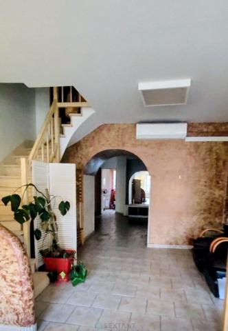Immeuble de rapport MUSSIDAN: Local Pro + Appartement T3 indépendant- Fort potentiel.