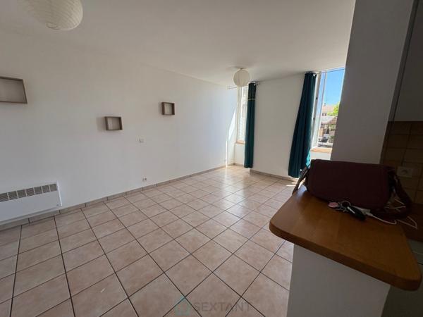 Immeuble de rapport MUSSIDAN: Local Pro + Appartement T3 indépendant- Fort potentiel.