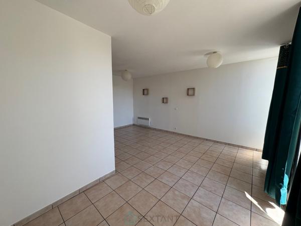 Immeuble de rapport MUSSIDAN: Local Pro + Appartement T3 indépendant- Fort potentiel.