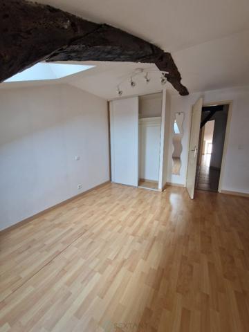 Immeuble de rapport MUSSIDAN: Local Pro + Appartement T3 indépendant- Fort potentiel.