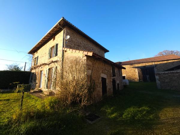 Maison en pierres avec grange