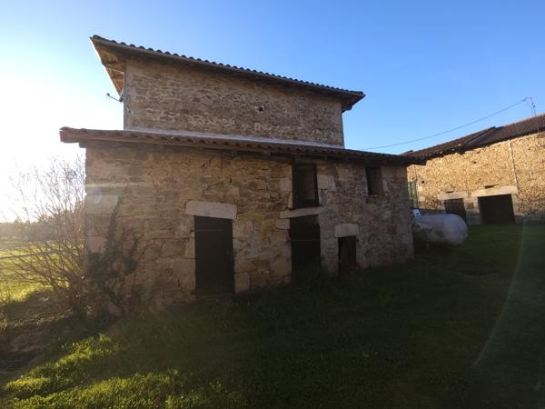 Maison en pierres avec grange