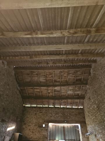 Maison en pierres avec grange
