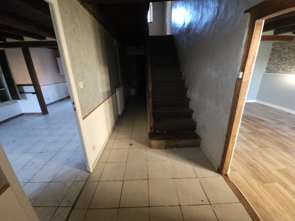 Maison en pierres avec grange