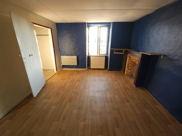 Maison en pierres avec grange