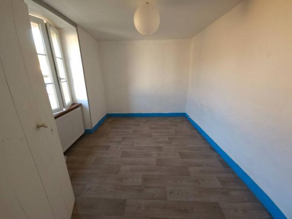 Maison en pierres avec grange