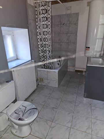 Maison en pierres avec grange