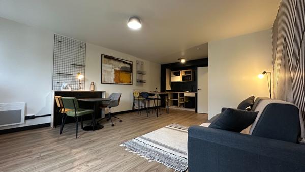 Dans résidence hôtelière, appartement meublé de 52 m2 Royalieu proche de l'ESCOM