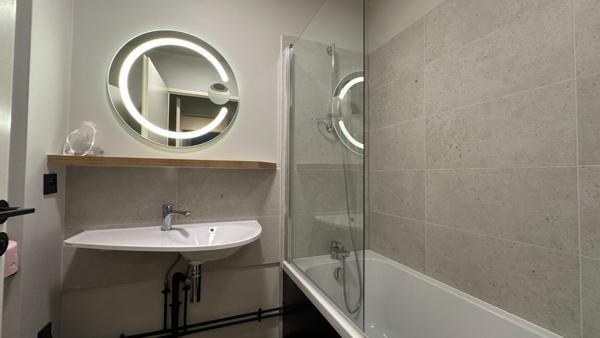 Dans résidence hôtelière, appartement meublé de 52 m2 Royalieu proche de l'ESCOM