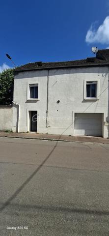 Cette maison de village de 61 m², nichée dans un cadre paisible, a été entièrement rénovée avec des matériaux haut de gamme.

 Les deux chambres, baignées de lumière, offrent un espace cosy, tandis que le bureau ou dressing permet une flexibilité parfaite. La cuisine, ouverte sur le salon-séjour, est équipée de façon moderne, avec des finitions soignées. 

Chaque fenêtre et la porte d’entrée sont en double vitrage, garantissant confort et isolation.

 Idéalement située, à quelques minutes de grandes villes comme Nemours ou Fontainebleau, à  1h20 de Paris et 2h20 de Disneyland Paris cette maison offre un équilibre parfait entre tranquillité villageoise et accessibilité urbaine.

N'hésitez pas à me contacter pour organiser une visite exceptionnelle.