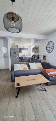 Cette maison de village de 61 m², nichée dans un cadre paisible, a été entièrement rénovée avec des matériaux haut de gamme.

 Les deux chambres, baignées de lumière, offrent un espace cosy, tandis que le bureau ou dressing permet une flexibilité parfaite. La cuisine, ouverte sur le salon-séjour, est équipée de façon moderne, avec des finitions soignées. 

Chaque fenêtre et la porte d’entrée sont en double vitrage, garantissant confort et isolation.

 Idéalement située, à quelques minutes de grandes villes comme Nemours ou Fontainebleau, à  1h20 de Paris et 2h20 de Disneyland Paris cette maison offre un équilibre parfait entre tranquillité villageoise et accessibilité urbaine.

N'hésitez pas à me contacter pour organiser une visite exceptionnelle.