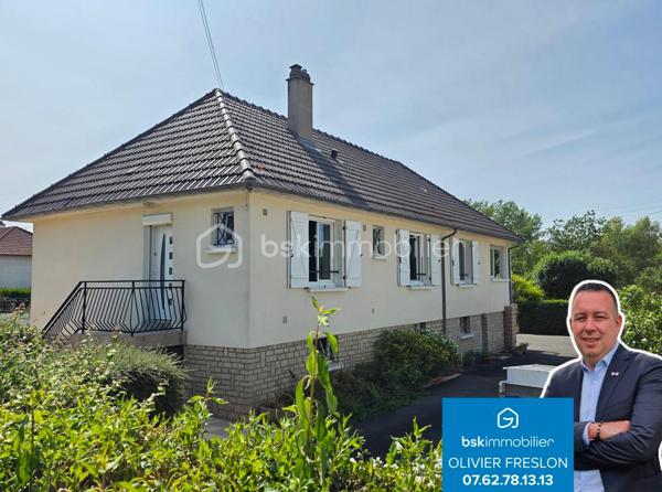 Magnifique Pavillon sur rez-de-jardin de 140 m² à Saint-Léger-des-Vignes

Amoureux des jolis coins de campagne, situé à deux pas du bourg du joli village de Saint Léger des Vignes, de son école et de ses commodités, nous vous présentons ce charmant pavillon sur rez-de-jardin construit en 1970, d'une surface habitable de 140 m², implanté sur un terrain clos de 1 390 m². Il propose 6 pièces dont 4 chambres : entrée, salon séjour, véranda,  cuisine indépendante, aménagée et équipée, trois chambres avec placards penderies,  salle d'eau et WC indépendant au rez-de-chaussée, complétés au rez-de-jardin par une quatrième chambre, une buanderie, un cellier, une chaufferie et deux garages (un côté rue , l'autre côté jardin)..

Dès l'entrée, vous accédez à un vaste salon séjour de 28 m², climatisé, ouvert par trois portes-fenêtres PVC sur l'extérieur., et sur une véranda lumineuse qui donne sur le jardin. La cuisine indépendante de 9 m² est aménagée et équipée. Ce niveau comprend également trois chambres de 12 m², 10 m² et 12 m² avec placards penderies,, une salle d'eau et un WC indépendant.

Au rez-de-jardin, de plain-pied avec l'extérieur, vous trouverez une quatrième chambre de 10 m², un espace chaufferie, une buanderie pour les machines, un petit cellier ainsi que deux grands garages (un côté rue et un côté jardin) avec portes de garages motorisées.

La maison bénéficie d'une pompe à chaleur air/air installée en 2023, (climatisations réversibles), ainsi que d'un chaudière au fioul, elle comporte des huisseries PVC double vitrage équipé de volets standards ou volets roulants. Les sols se déclinent en carrelage, parquet stratifié et linoléum selon les pièces. La toiture est en tuile mécanique terre cuite à quatre pans.
Côté extérieur, profitez d'un grand terrain arboré et clos, idéal pour les beaux jours.
Niveau énergie, cette maison est en D en DPE et D en gaz à effet de serre.
Elle dispose d'un assainissement collectif.

Les plus de cette maison : sa configuration sur rez-de-jardin; son aménagement intérieur fait avec goût de manière contemporaine, son salon séjour et sa véranda lumineuse, sa climatisation réversible, ses 4 chambres, ses 2 garages et son grand terrain clos sans vis-à-vis, à deux pas du bourg.

Des photos supplémentaires sont disponibles sur BSK IMMOBILIER, rubrique Nos conseillers, Olivier FRESLON.
Pour tout renseignement complémentaire ou pour une visite, contactez-moi au 07.62.78.13.13.

Ne passez pas à côté de cette opportunité à Saint-Léger-des-Vignes, contactez-moi rapidement pour une visite !
