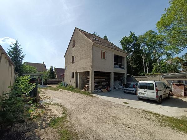 À LOUER ? LOCAL PROFESSIONNEL BRUT À AMÉNAGER ? CHAMPS-SUR-MARNE CENTRE-VILLE