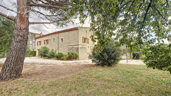 Maison en pierre avec Piscine et Terrain