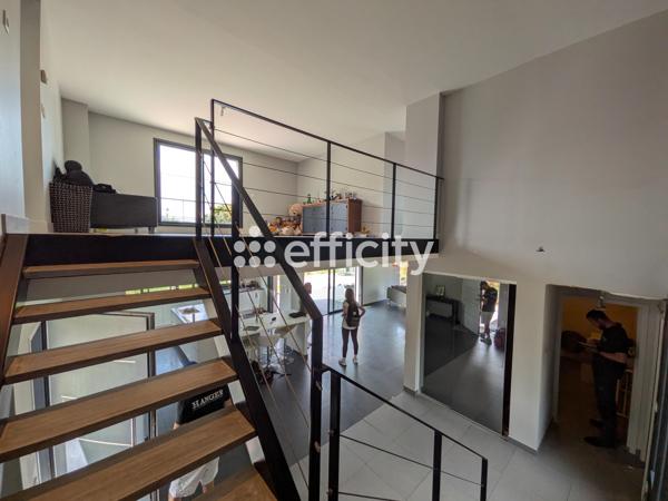 Maison
         8 pièces
        - 260 m² Bien prestige 925 000 € *