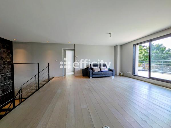 Maison
         8 pièces
        - 260 m² Bien prestige 925 000 € *