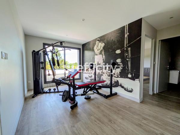 Maison
         8 pièces
        - 260 m² Bien prestige 925 000 € *