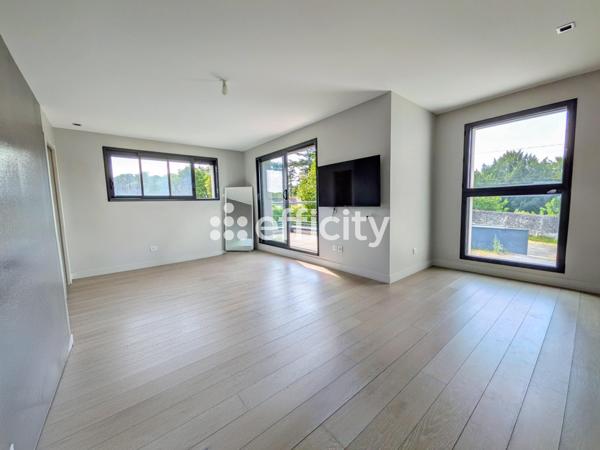Maison
         8 pièces
        - 260 m² Bien prestige 925 000 € *